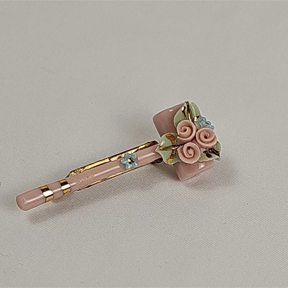 Vintage 1970s Victorian Revival Ceramic Floral Bar Brooch Petite 1.5